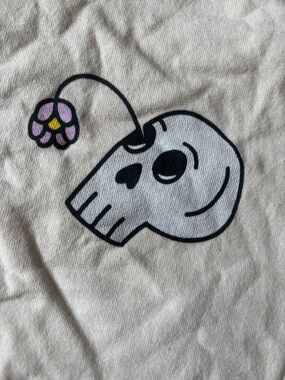 Men's Short Sleeve Graphic Tee - Beige with Skull & Pink Flower